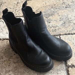 Black LeatherWomens Boots Sz 9